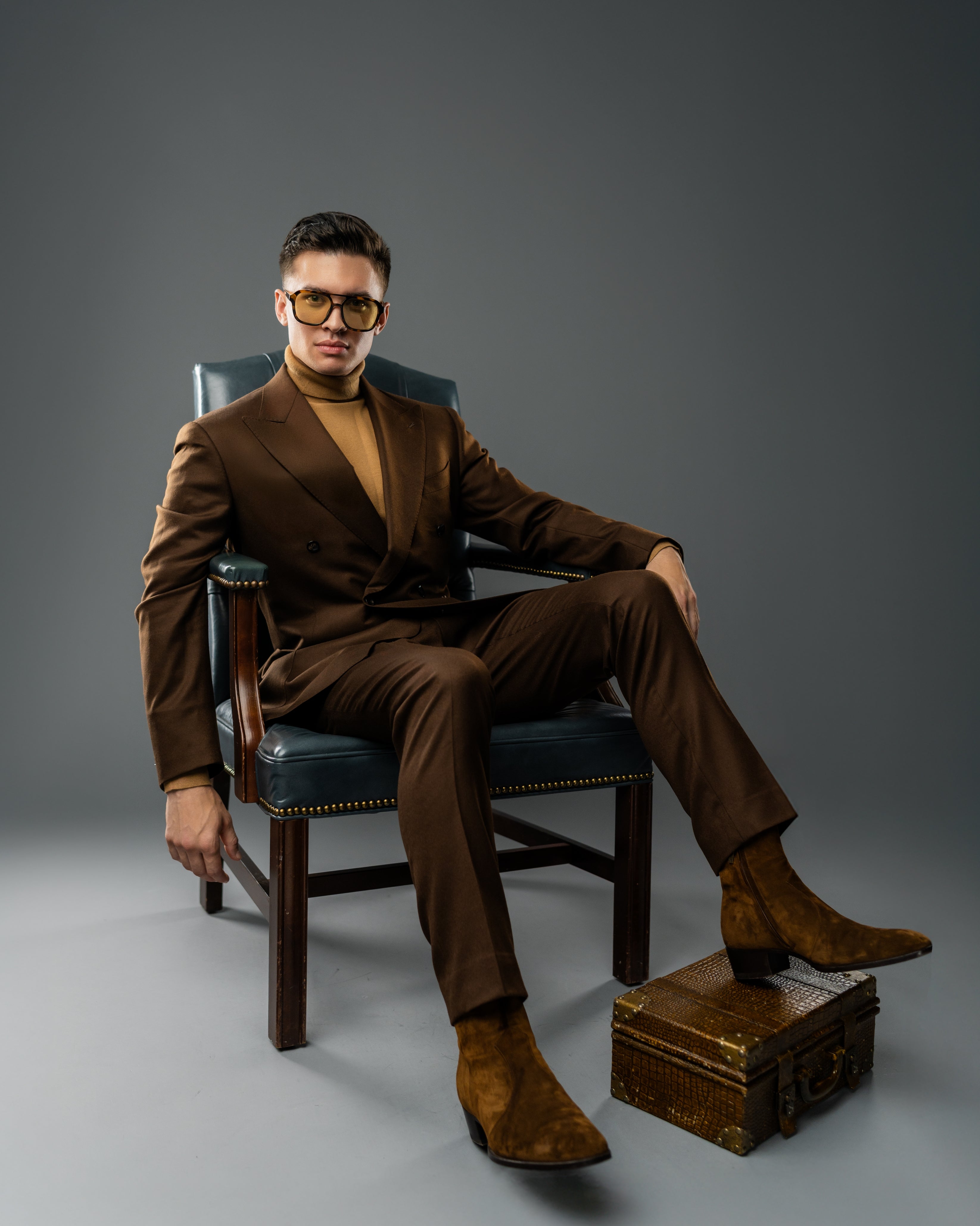 MID BROWN WOOL FLANNEL TAILORED FIT CLAIBORNE DOUBLE-BREASTED SUIT