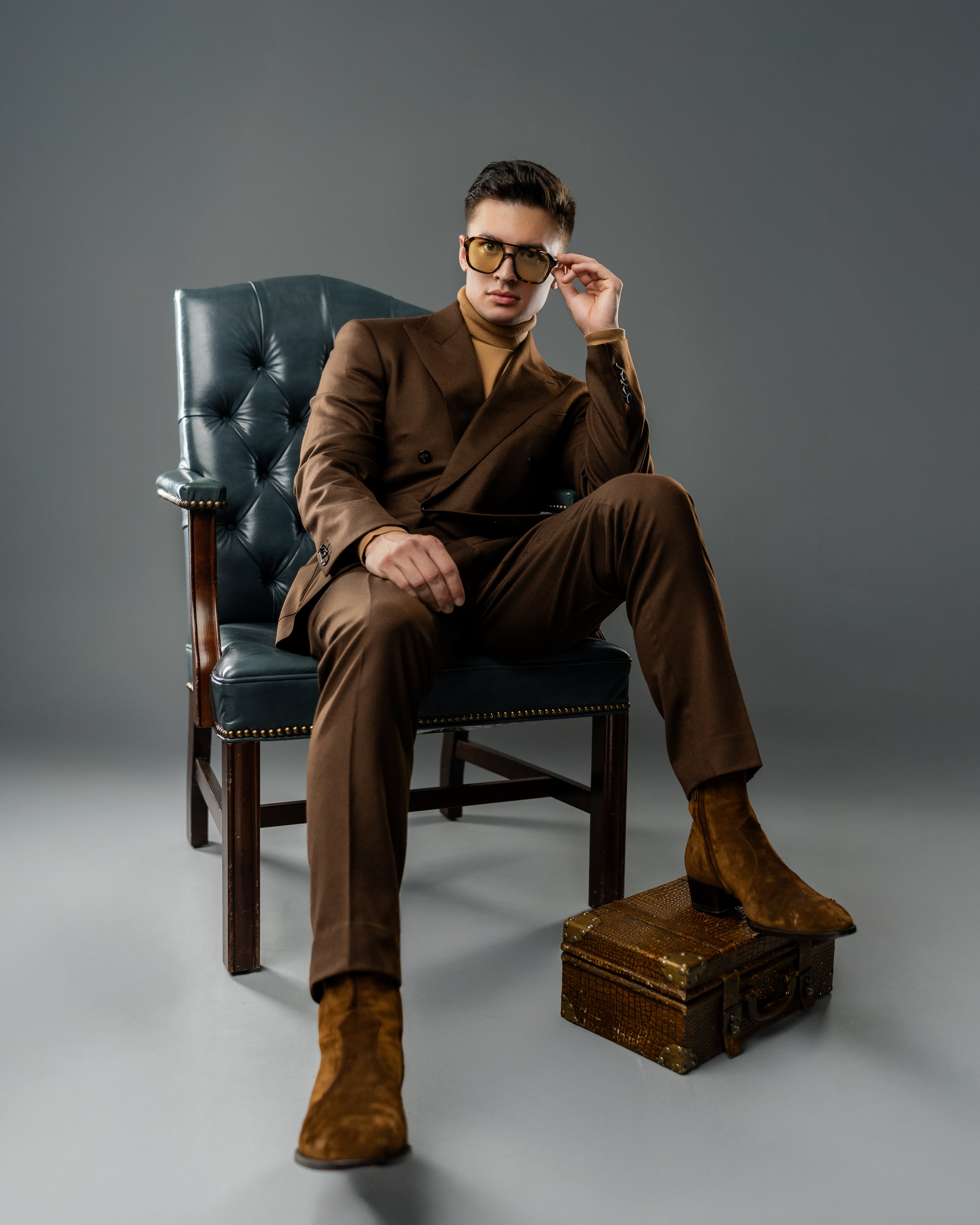 MID BROWN WOOL FLANNEL TAILORED FIT CLAIBORNE DOUBLE-BREASTED SUIT