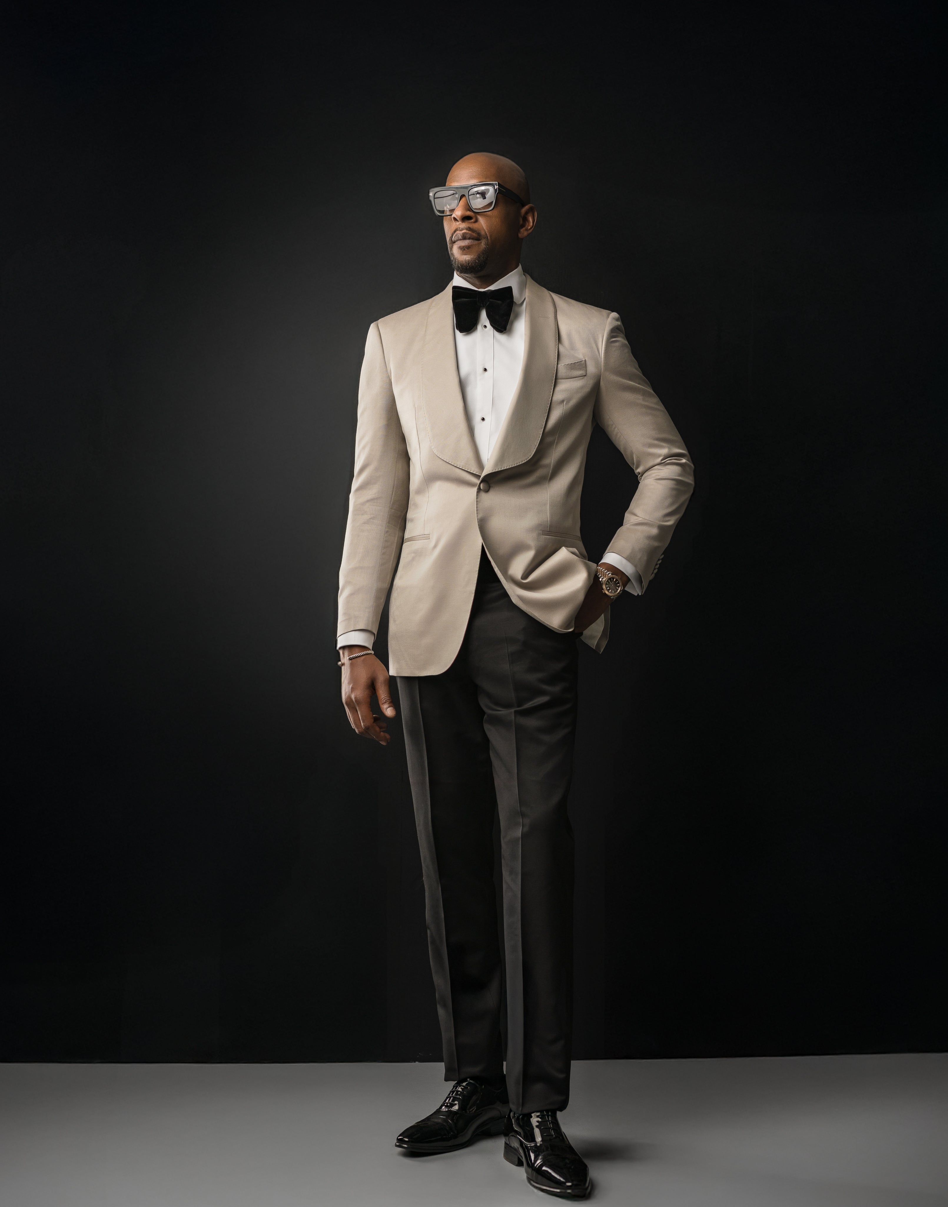 MOONSTRUCK SILK WOOL TAILORED FIT CLAIBORNE SINGLE-BREASTED SHAWL LAPEL TUXEDO JACKET