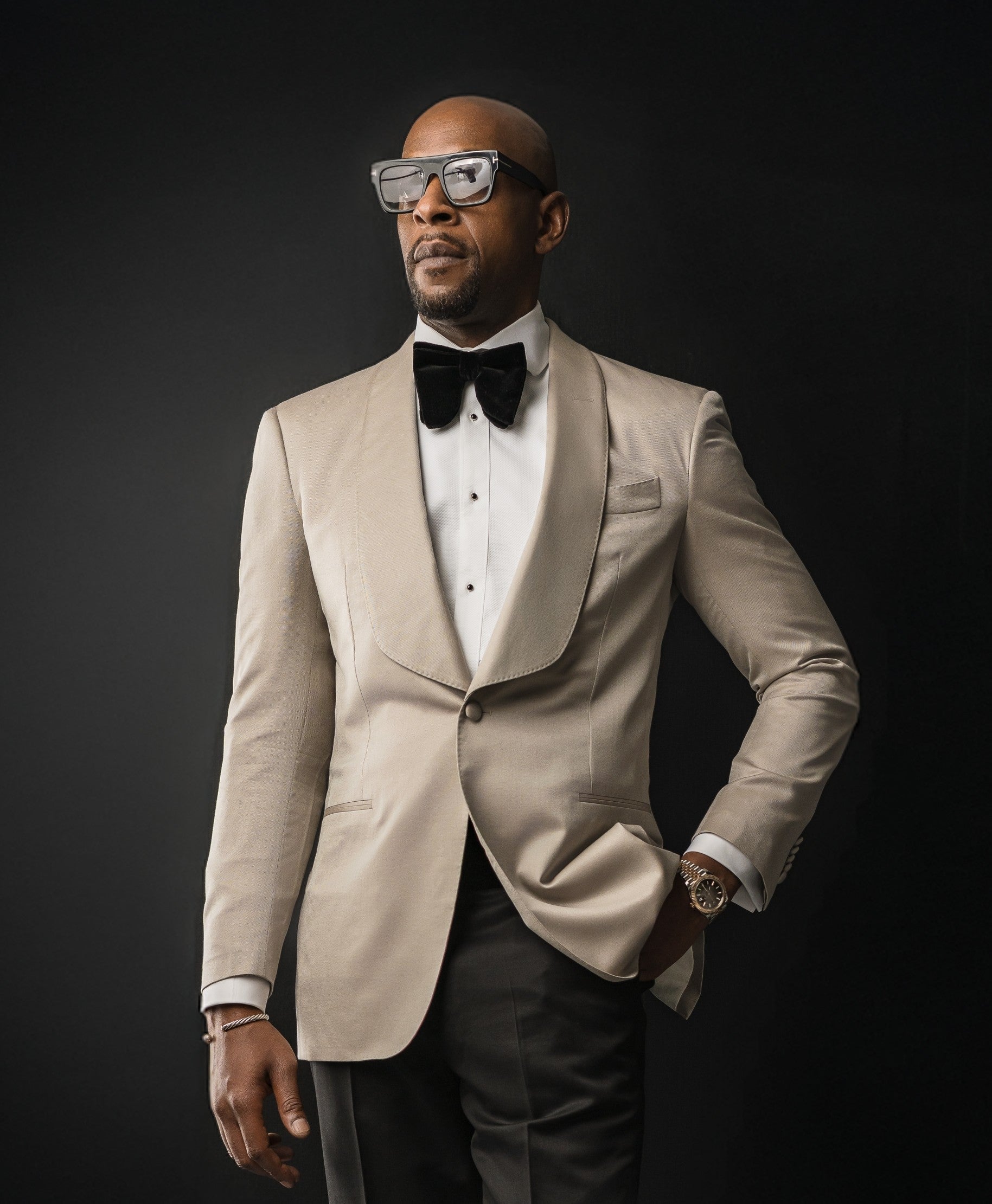 MOONSTRUCK SILK WOOL TAILORED FIT CLAIBORNE SINGLE-BREASTED SHAWL LAPEL TUXEDO JACKET