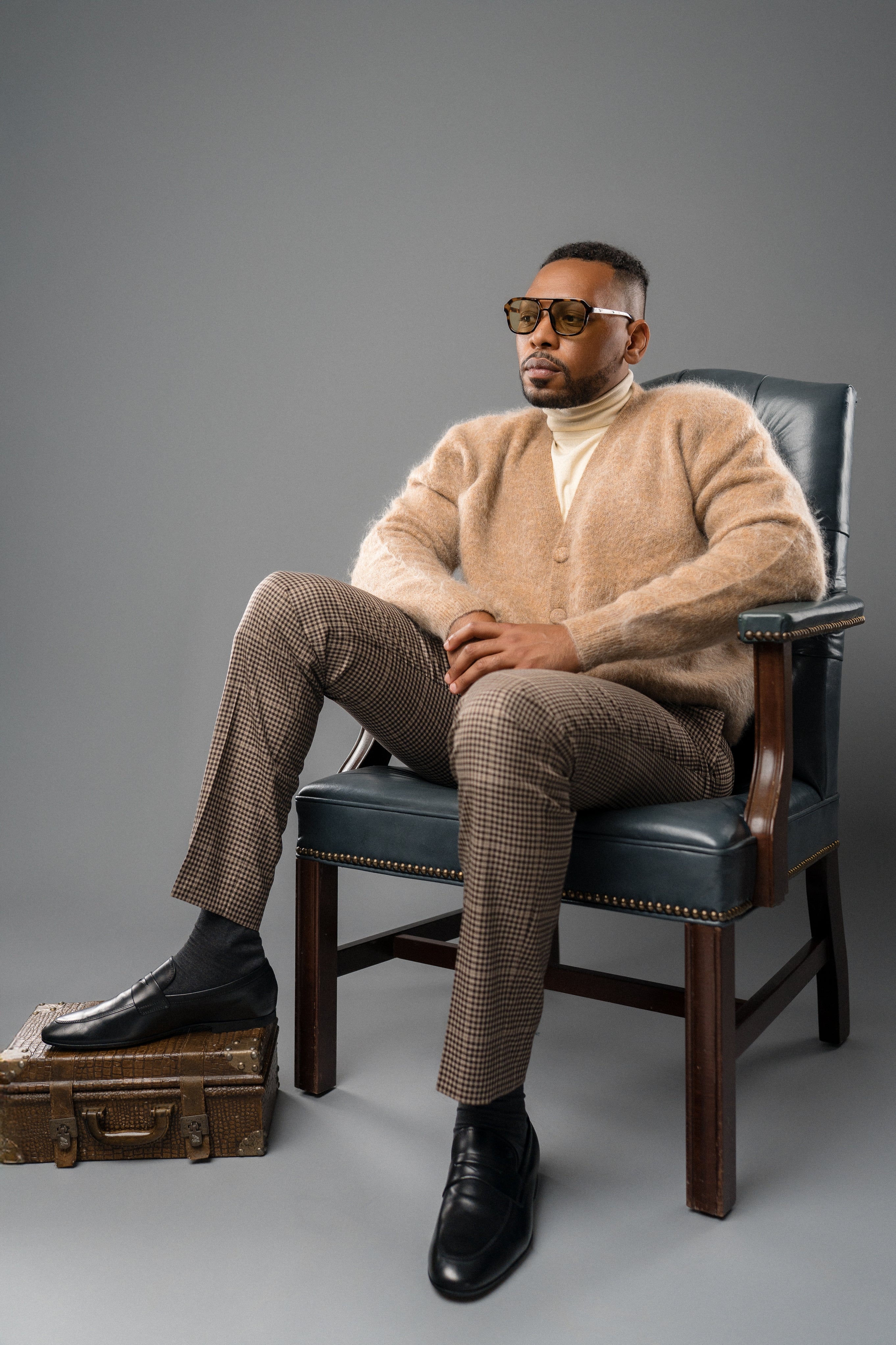 MID-BROWN PLAID CLAIBORNE TROUSERS