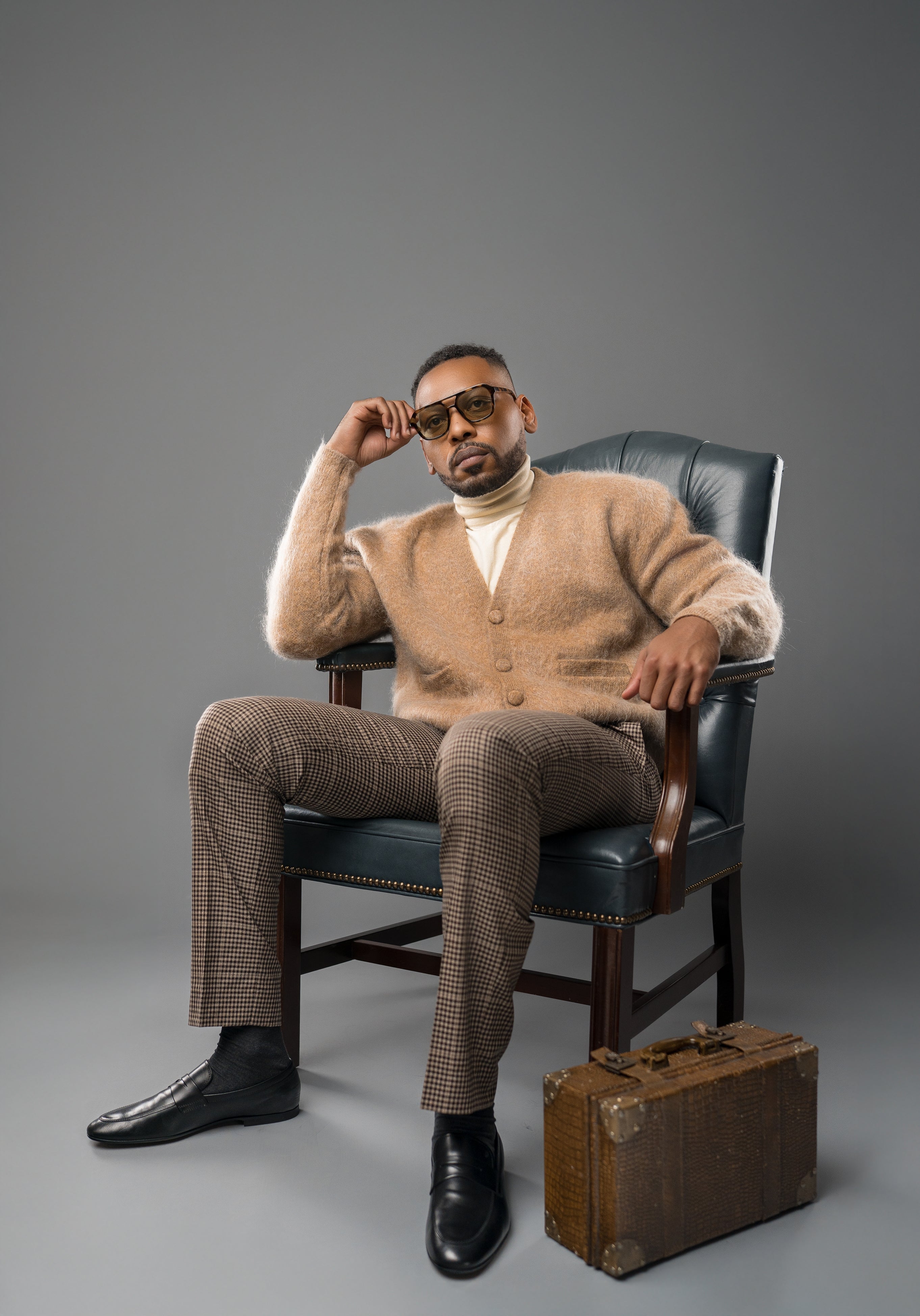 MID-BROWN PLAID CLAIBORNE TROUSERS