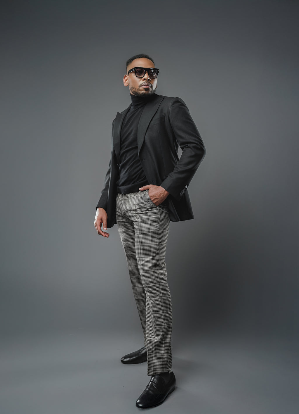 Men's Relaxed Plaid Charcoal Trousers