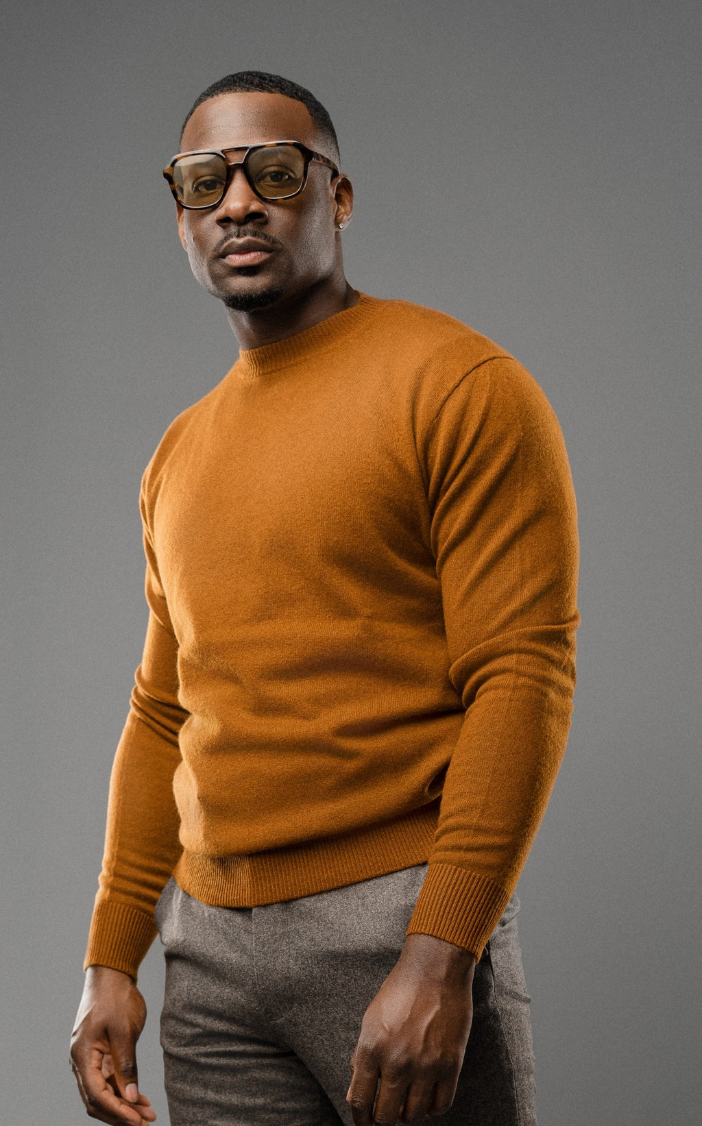 TOBACCO CASHMERE CREWNECK SWEATER