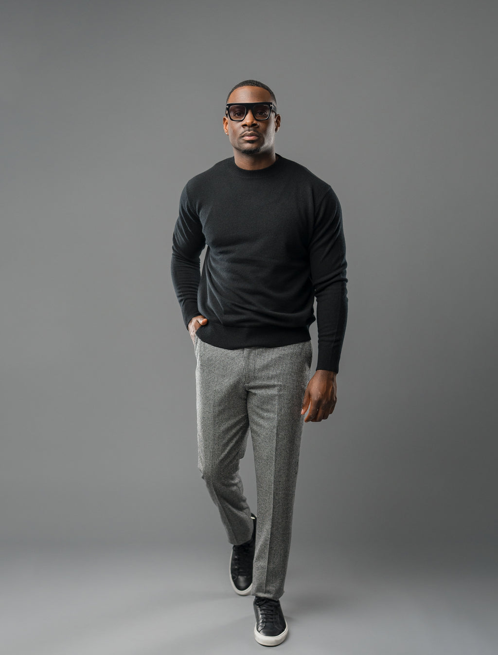 BLACK CASHMERE CREWNECK SWEATER