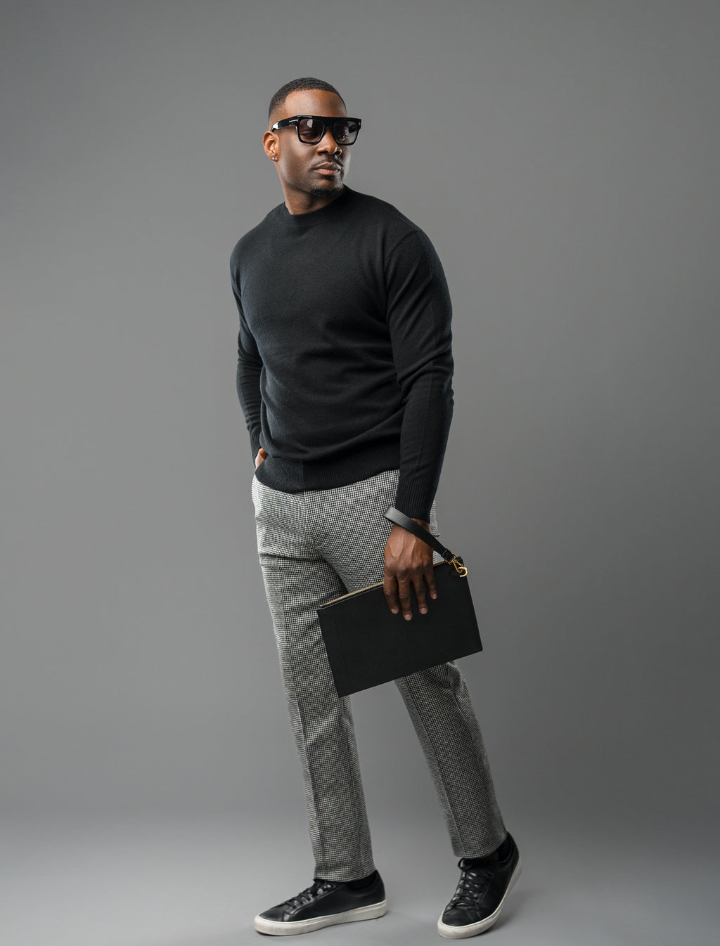 BLACK CASHMERE CREWNECK SWEATER