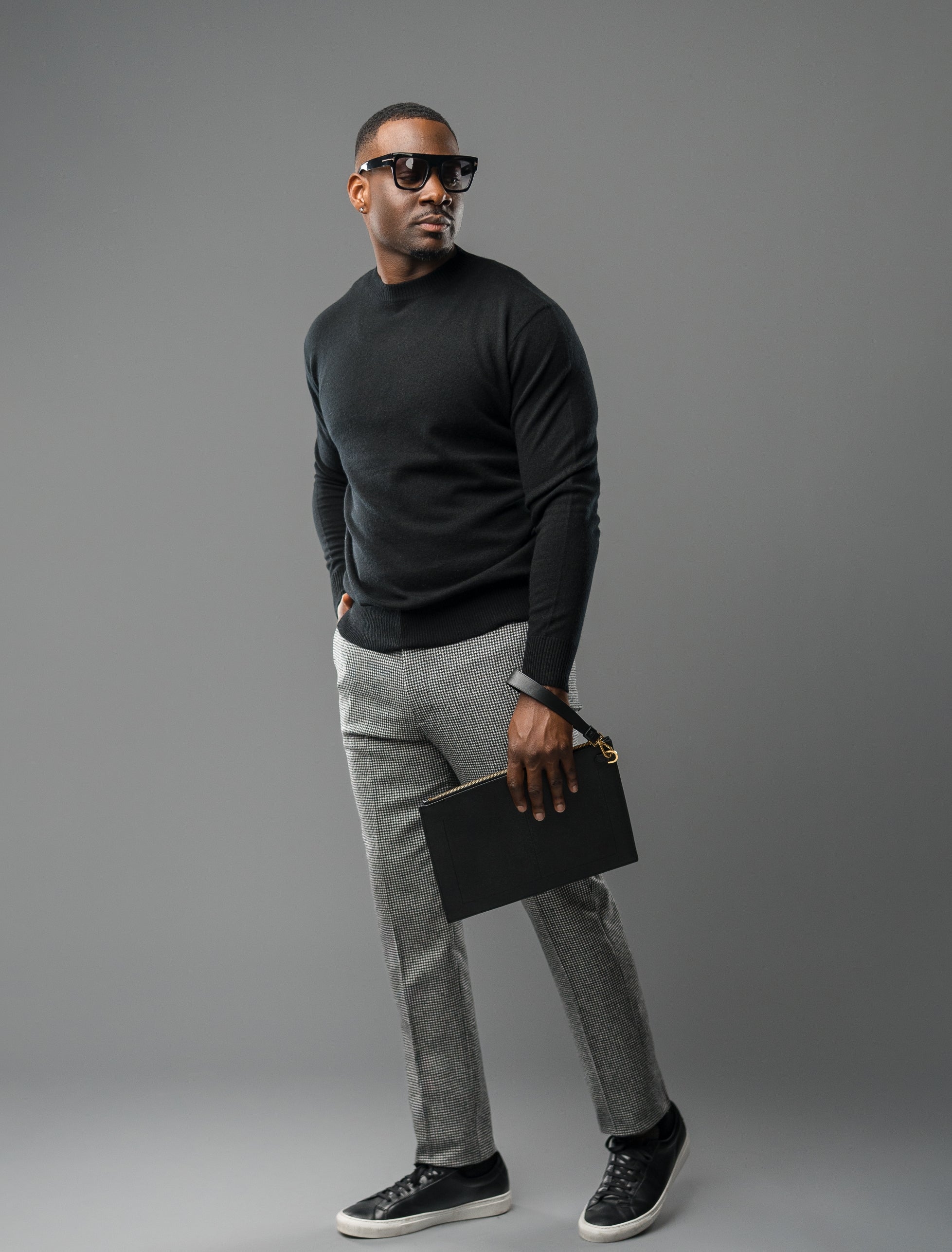 BLACK CASHMERE CREWNECK SWEATER