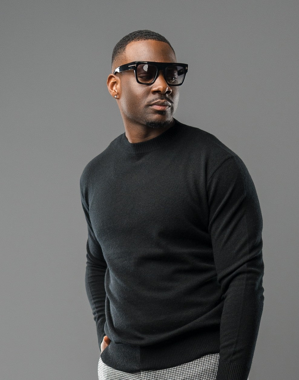 BLACK CASHMERE CREWNECK SWEATER